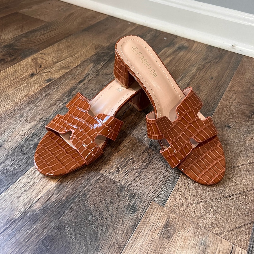 Brown tone mini slip on heel/sandal🤎